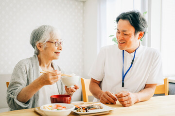 生活介護 日の出こすもす（四国日の出商事株式会社）【生活支援員】