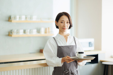 ハーブガーデンカフェ光の穂【ホールスタッフ】